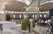 Papa celebrou Missa com migrantes