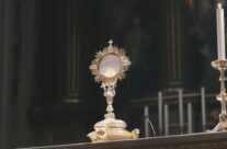 Momento mensal de Adoração